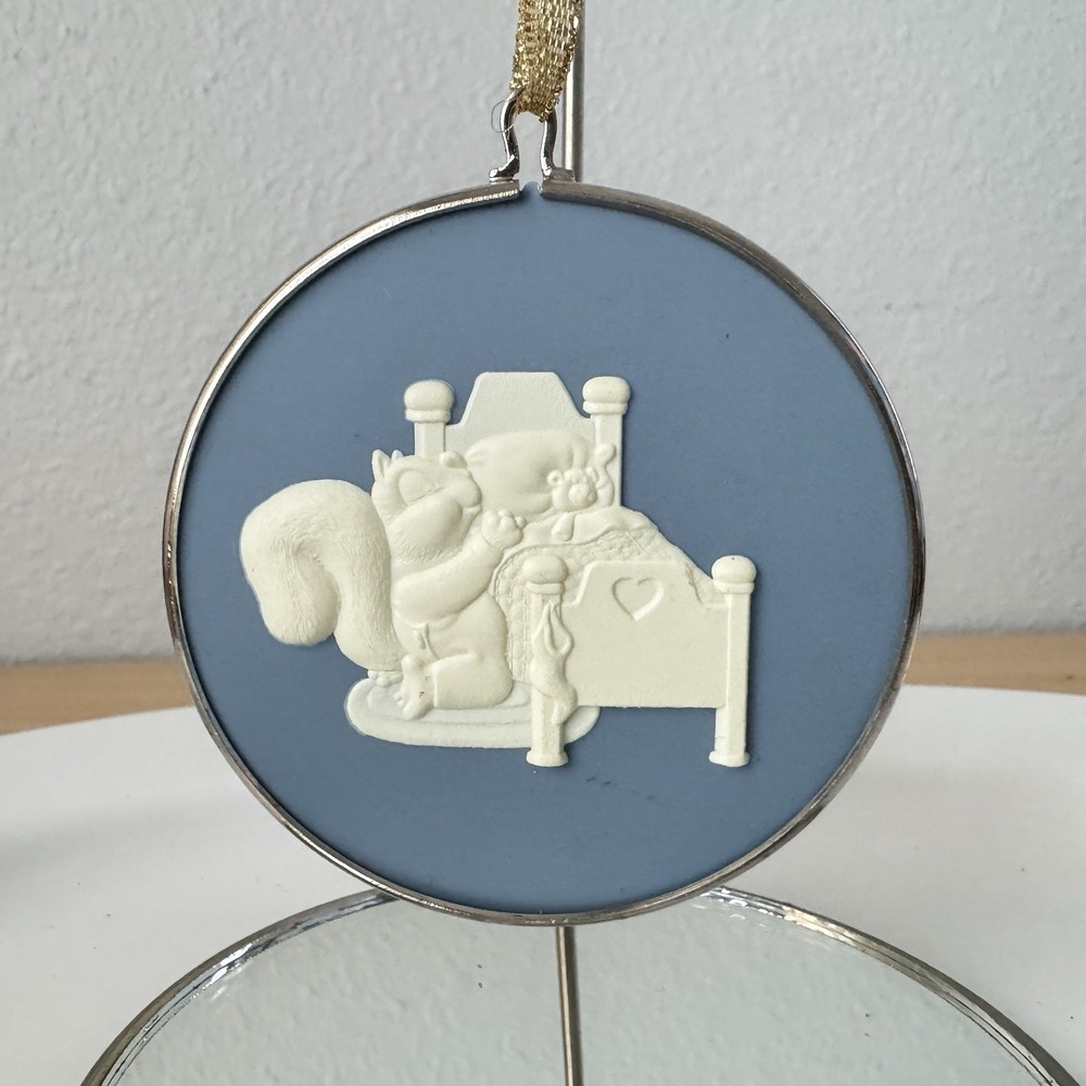 Vtg Hallmark Keepsake Praying Squirrel Christmas Ornament Jesus Loves Me 1991